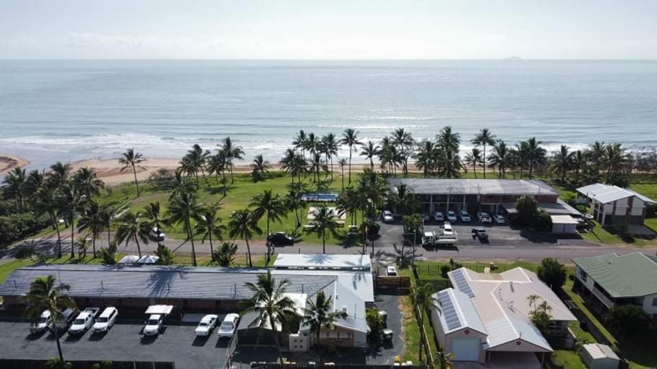 Sarina Beach Motel Grasstree Beach Екстериор снимка
