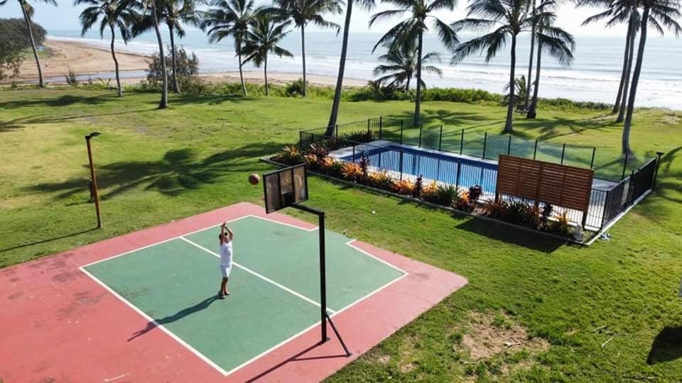 Sarina Beach Motel Grasstree Beach Екстериор снимка