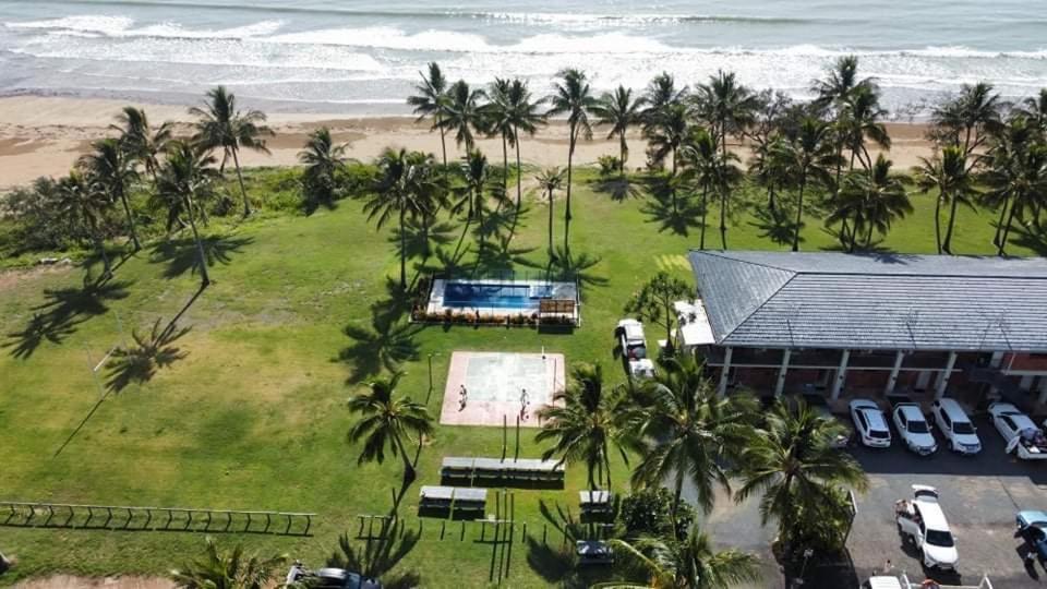 Sarina Beach Motel Grasstree Beach Екстериор снимка